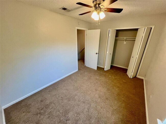 Building Photo - 122 Hillside Dr