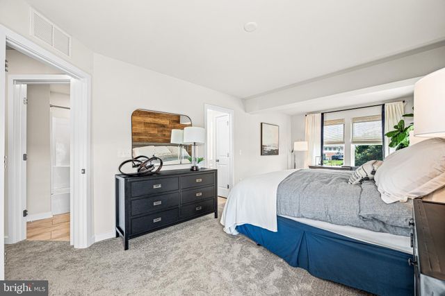 Building Photo - 7658 Clayton Ave