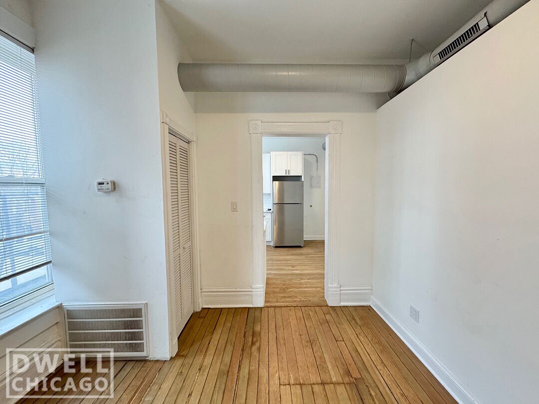 Building Photo - 1362 N Bosworth Ave