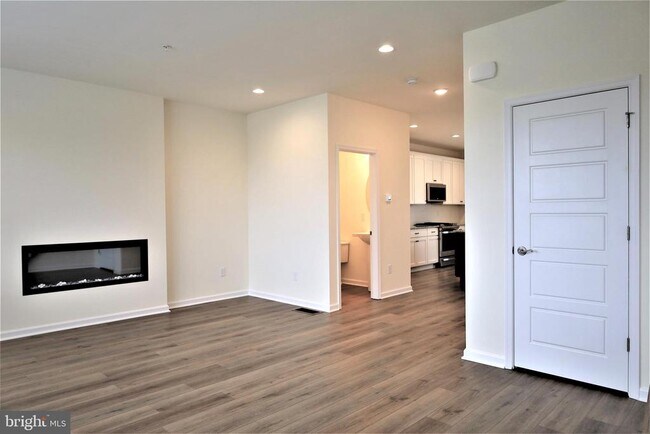 Building Photo - 61 Becker Dr