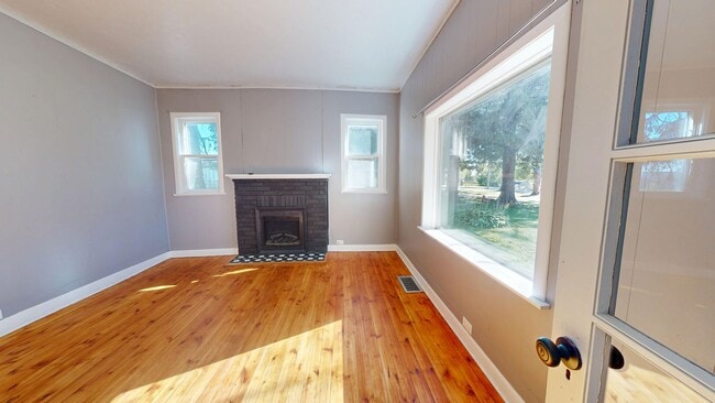 Building Photo - 3- Bedroom, 1- Bath Home with a 2 Car Gara...