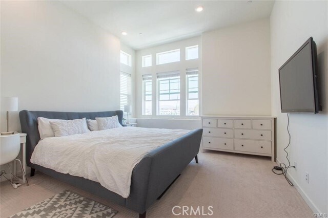 Building Photo - 140 Paramount