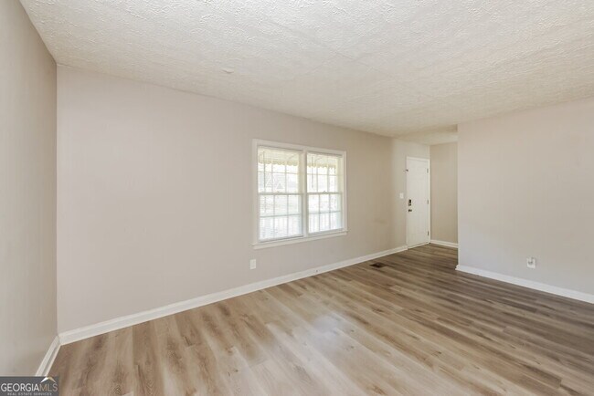 Building Photo - 1255 Skyhaven Rd SE