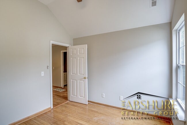 Building Photo - 852 Willow Bay Dr