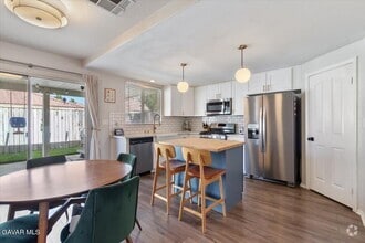 Building Photo - 40144 Cantara Dr