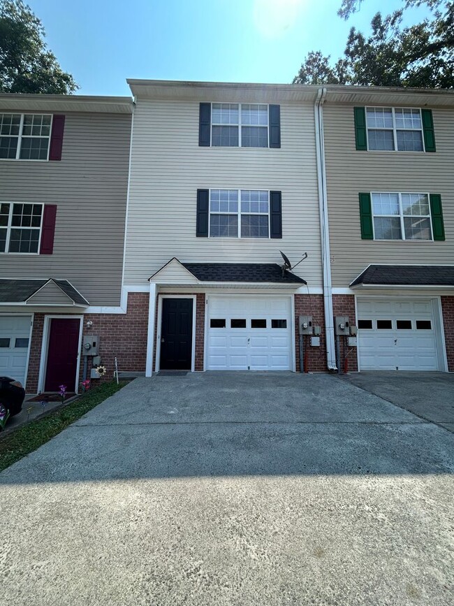 Primary Photo - 2/2.5 Townhome in Cartersville- $1395