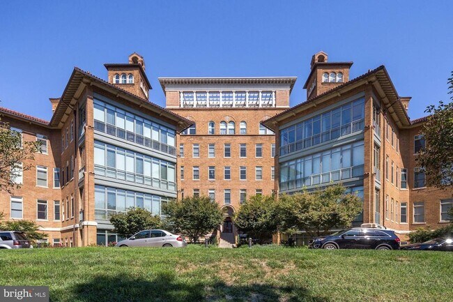Building Photo - 2425 L St NW
