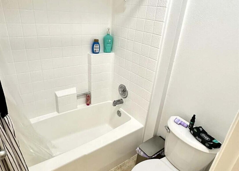 Building Photo - 9829 Caspi Gardens Dr