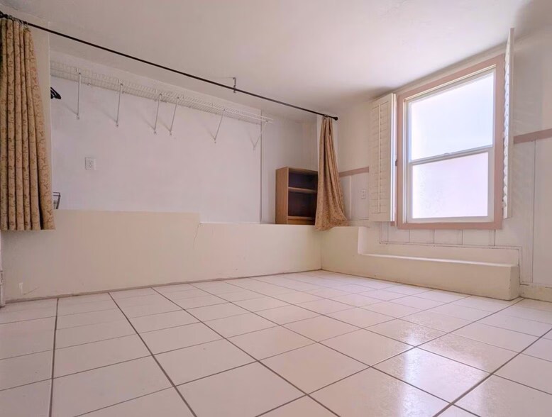 Building Photo - 5831 Adelaide Ave