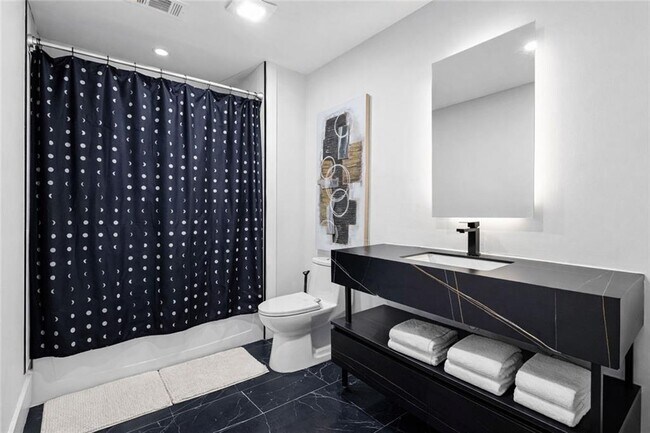 Building Photo - 915 Lost Forest Dr NW