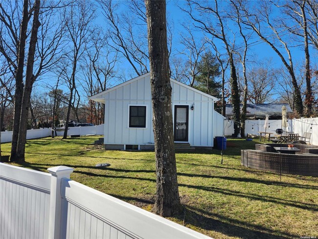 Building Photo - 64 Corchaug Trail