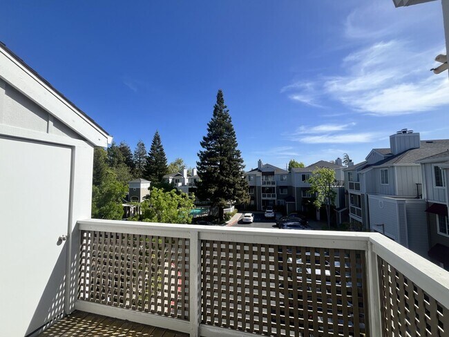 Building Photo - 2 Bedroom 2 bath Available in Sunnyvale, C...