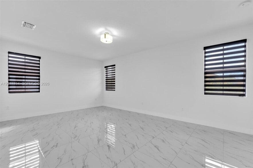 Building Photo - 9714 NW 8th Ter