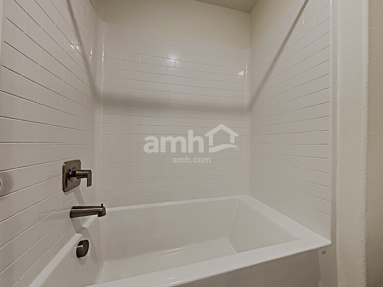 Building Photo - 9617 Harkes Dr