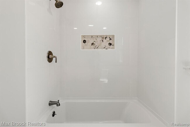 Building Photo - 6207 Nicholas Dr