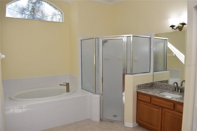 Building Photo - 2406 SW 98 Dr