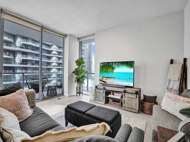 Building Photo - 1050 Brickell Ave