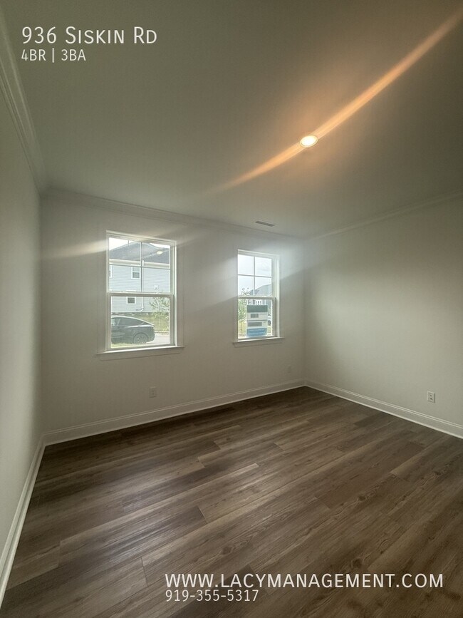 Building Photo - 936 Siskin Rd