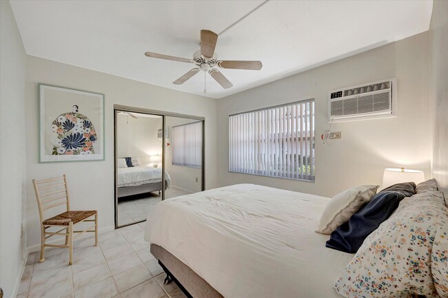 Building Photo - Make this your Island Home ! -NICE One bed...