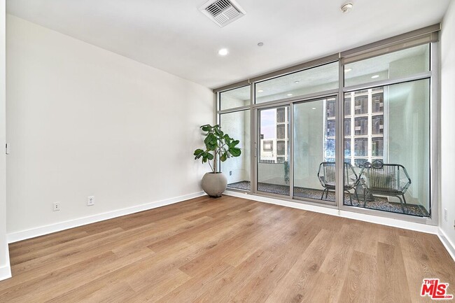 Building Photo - 3810 Wilshire Blvd