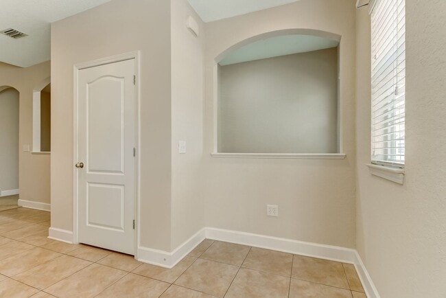 Building Photo - Beautiful 3BR/2BA Condo in Gated Stoney Cr...