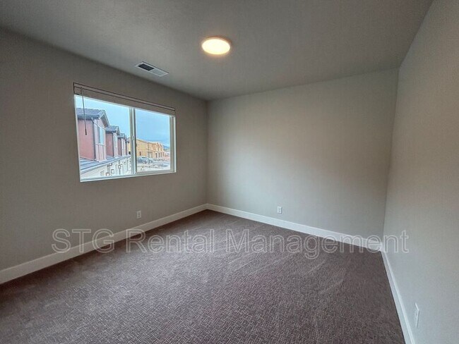 Building Photo - 3963 Fossil Way