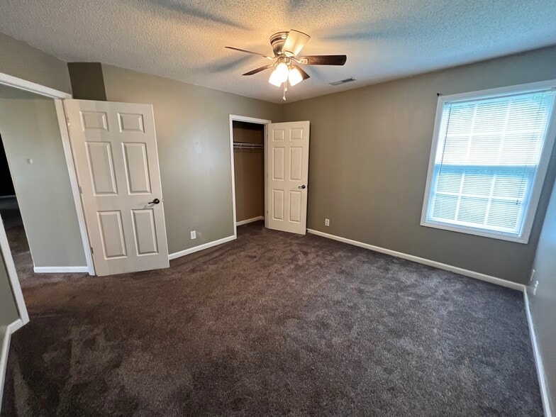 Building Photo - 450 Winding Bluff Way
