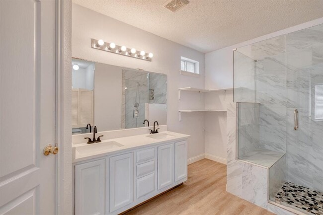 Building Photo - 16205 Glorious Ln