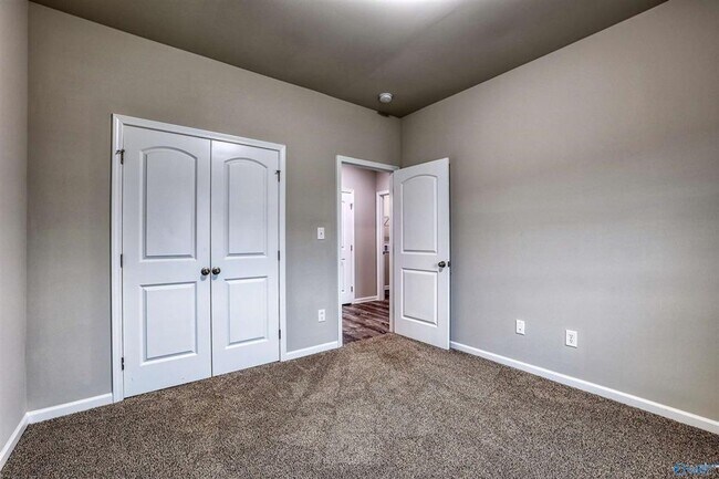 Building Photo - 124 Oak Fletcher Dr