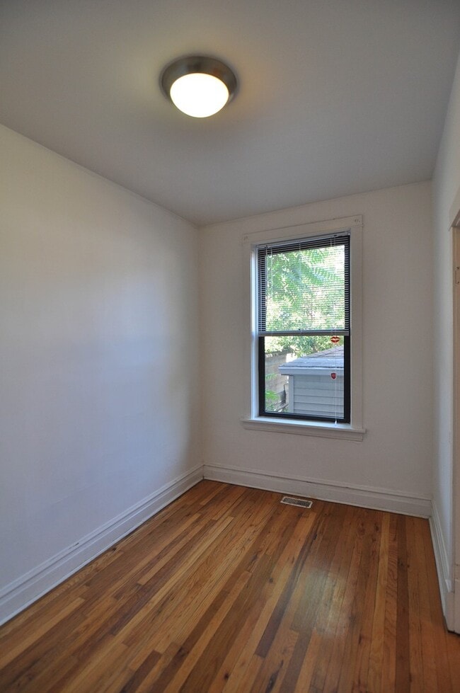 Building Photo - Video Tour- UK Village 2 Bedroom w/Central Heat & A/C. 2 Porches.