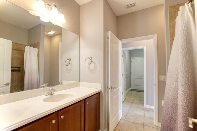 Building Photo - Annual Pool Home in The Stoneybrook Community of Venice!