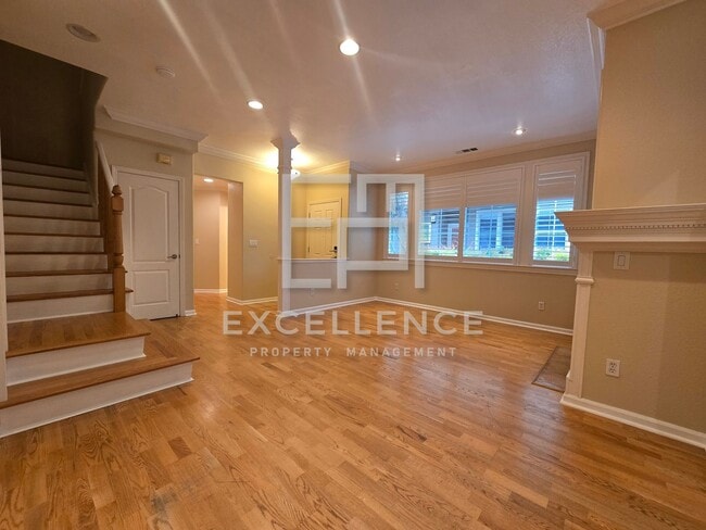 Building Photo - Beautiful 2 Story Townhouse - Small Pets N...