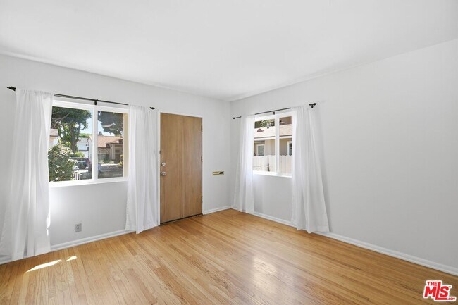 Building Photo - 4142 Lincoln Ave