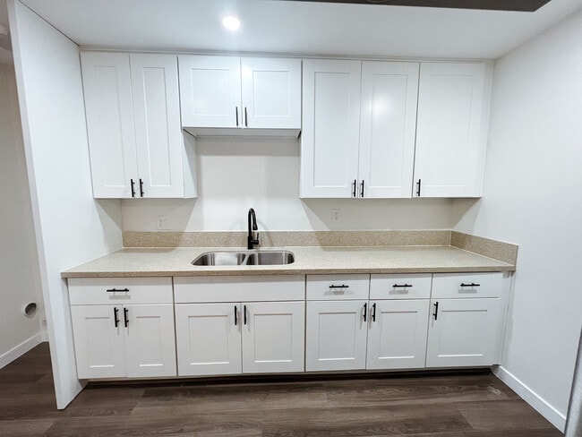 Building Photo - 3572 Nile St