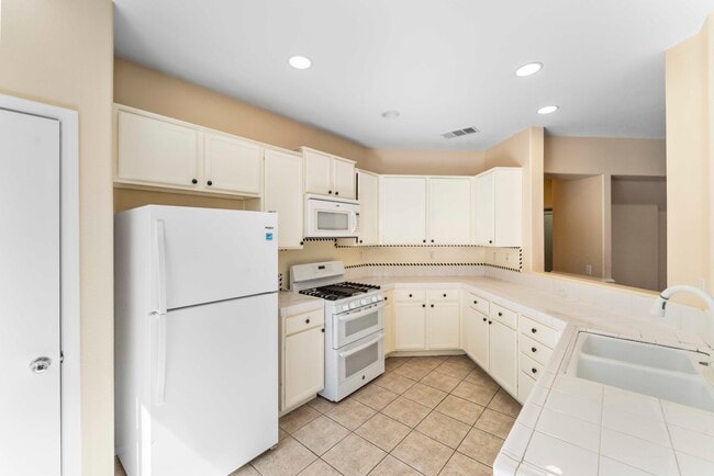 Building Photo - 28225 Clementine Dr