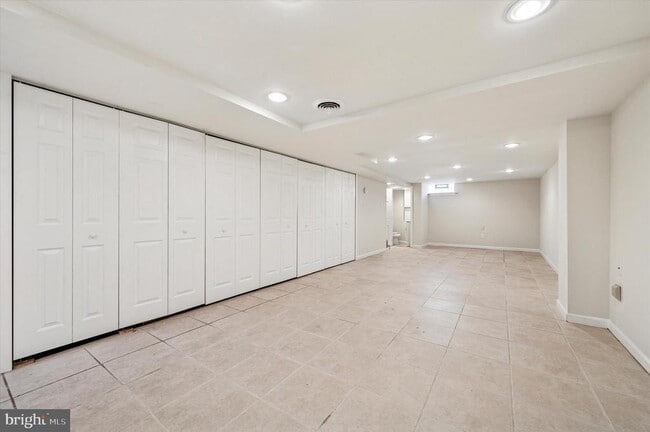 Building Photo - 234 Westbrook Dr