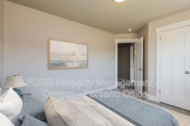 Building Photo - 504 NE Trillium Dr