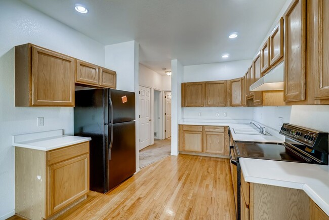 Building Photo - COMING IN MAY!!!   Huge 2BR, 2BTH Townhous...