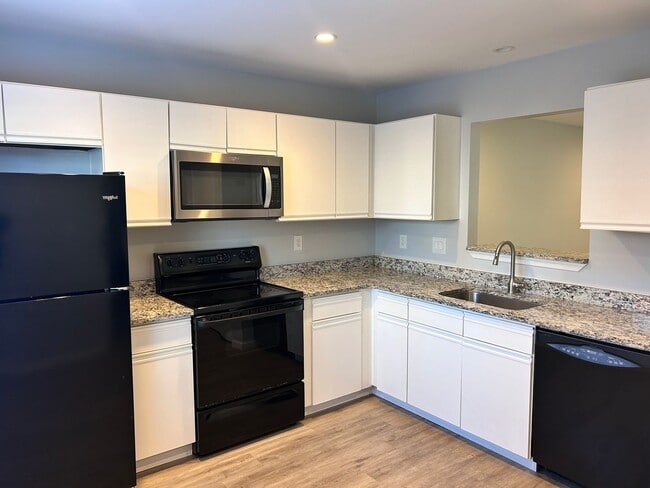 Building Photo - 2 bed 2 bath Townhouse in Woodmill