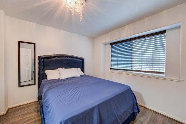 Building Photo - 19334 Strathmore Pl Ln