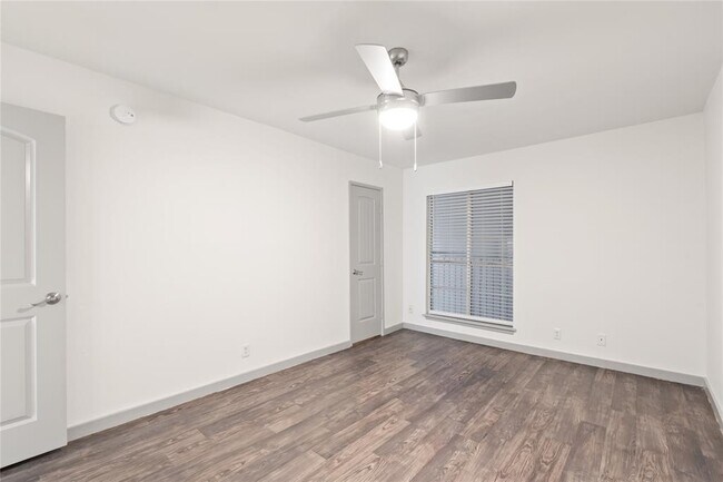 Building Photo - 1301 W Ben White Blvd