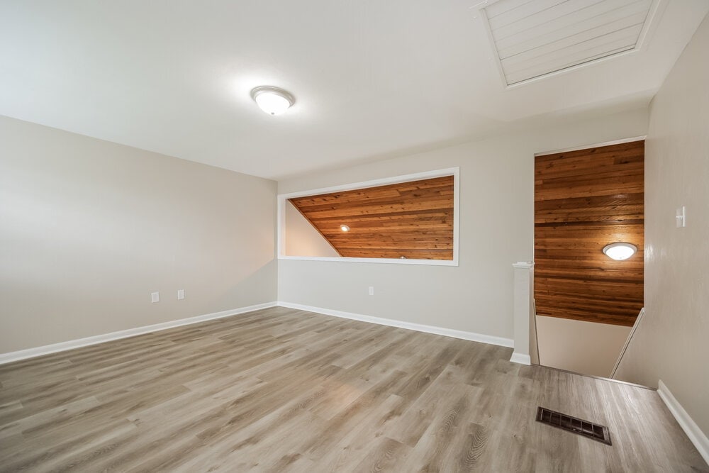 Building Photo - 104 1st St Ct