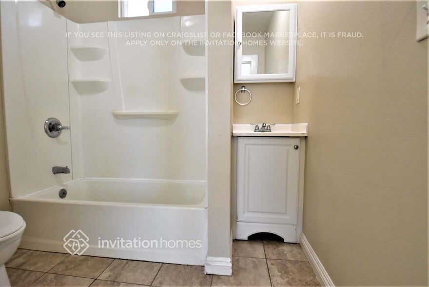 Building Photo - 152 E 70th St