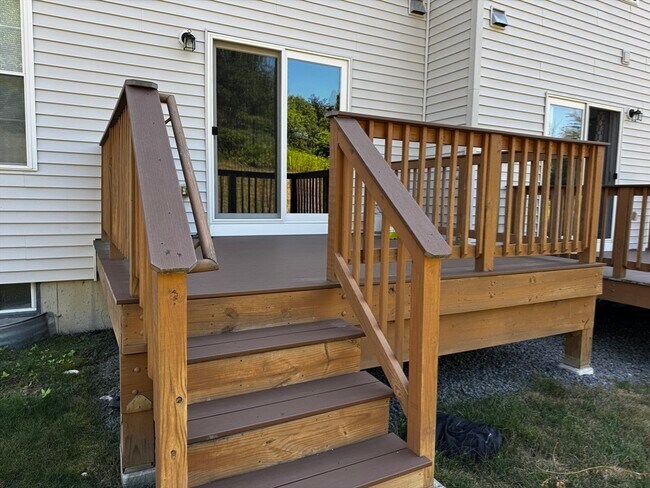 Building Photo - 14 Holly Trail