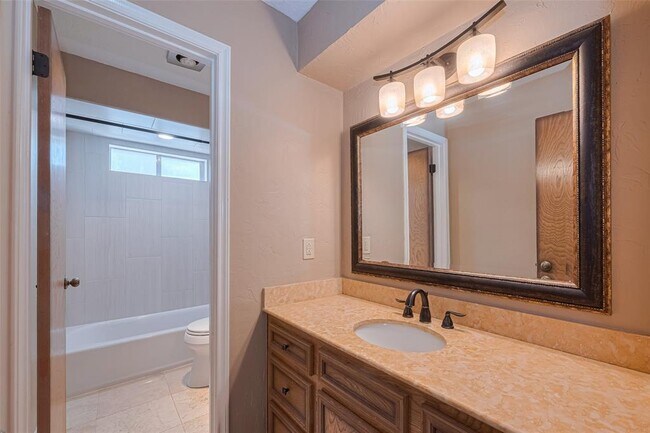 Building Photo - 14911 Sun Harbor Dr