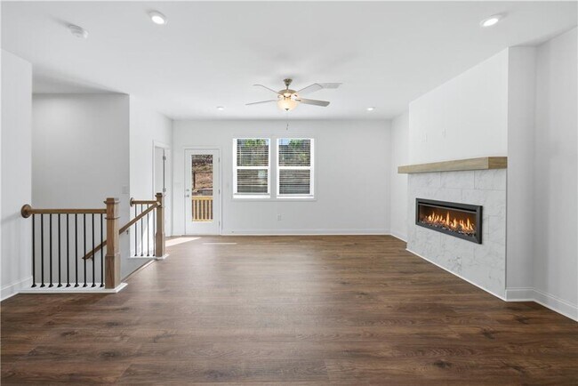 Building Photo - 376 Sunset Holw St