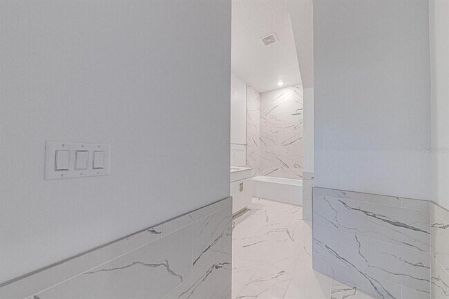Building Photo - 400 Famagusta Dr