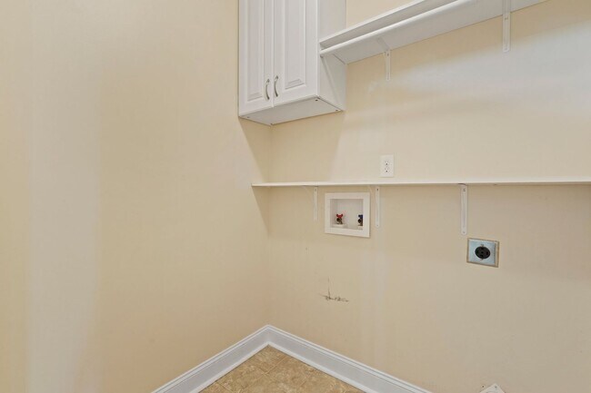 Building Photo - Charming 4-Bedroom Home for Rent in Hinesville, GA