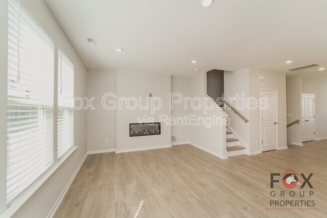 Building Photo - 908 Mary Max Dr