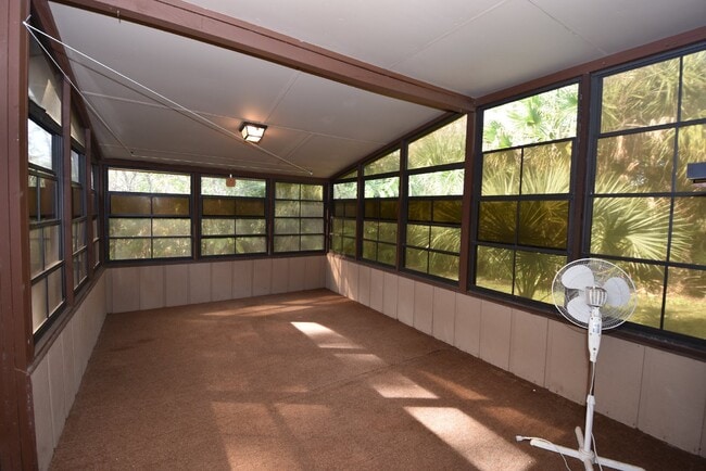Building Photo - Lovely, 2 bedroom townhome in the Villages...